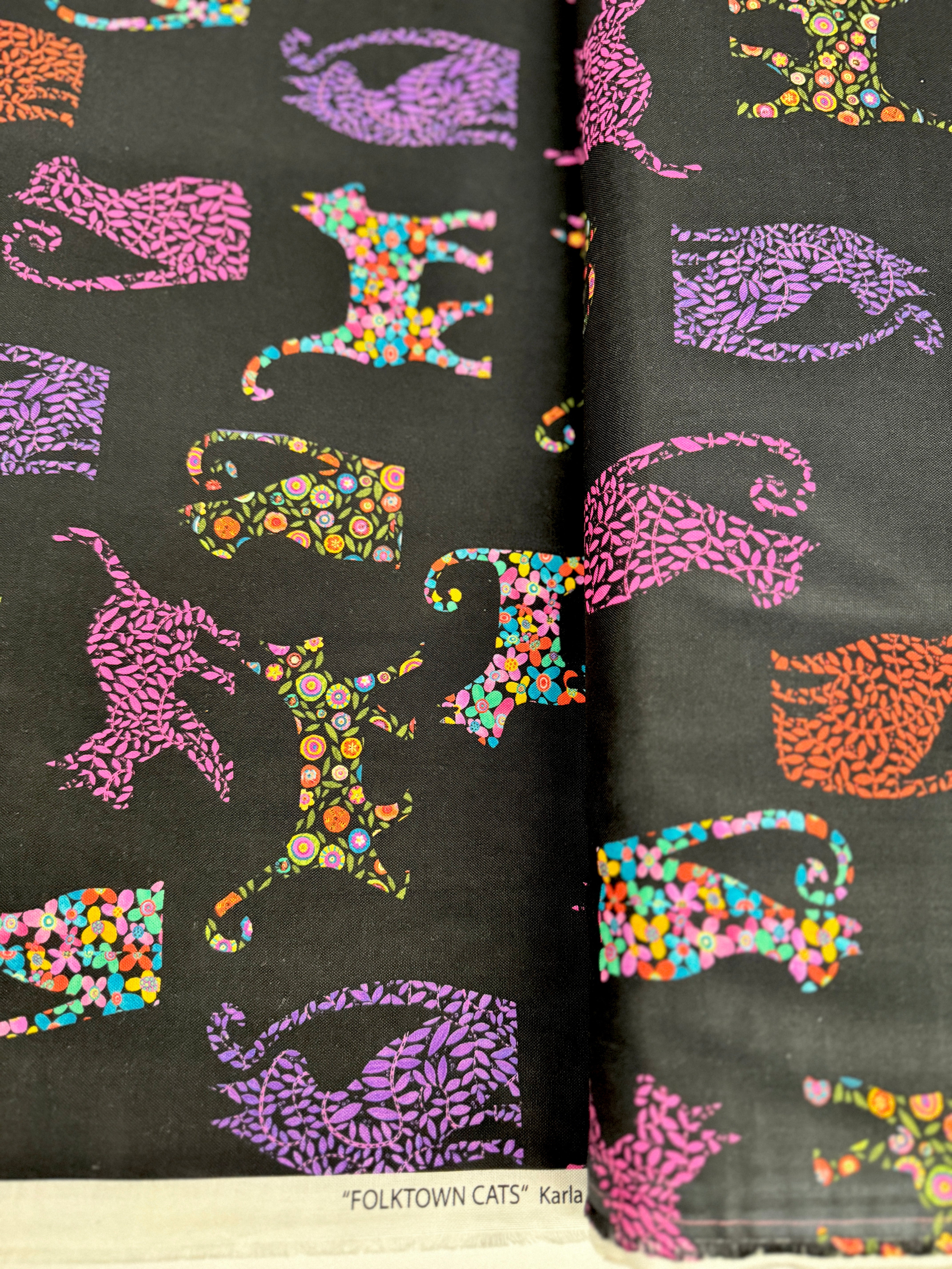 Folktown Cats - Folktown Patterned Cats Black Yardage