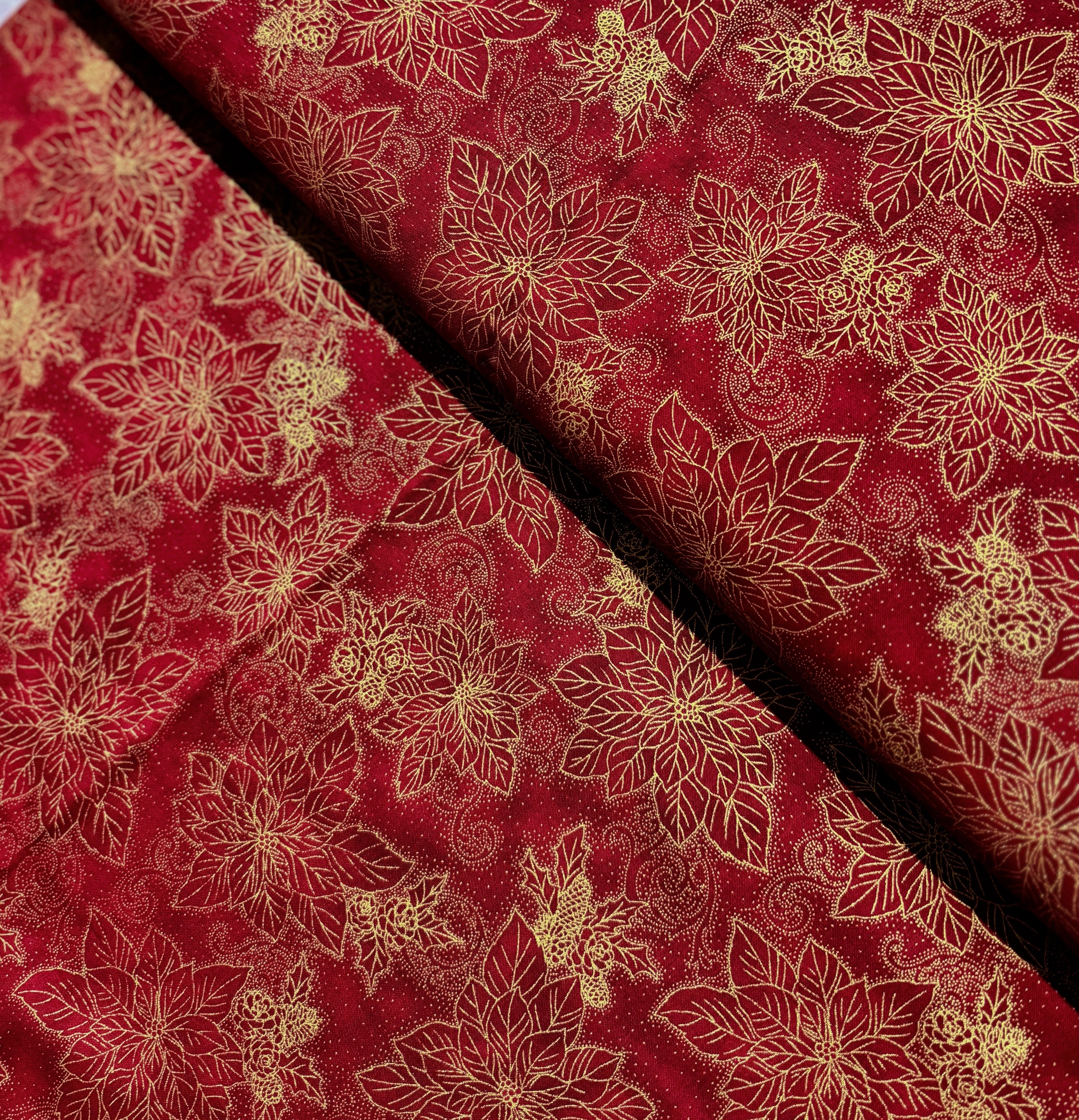 Christmas Splendor - Dotty Poinsettia Scarlet/Gold Metallic Yardage