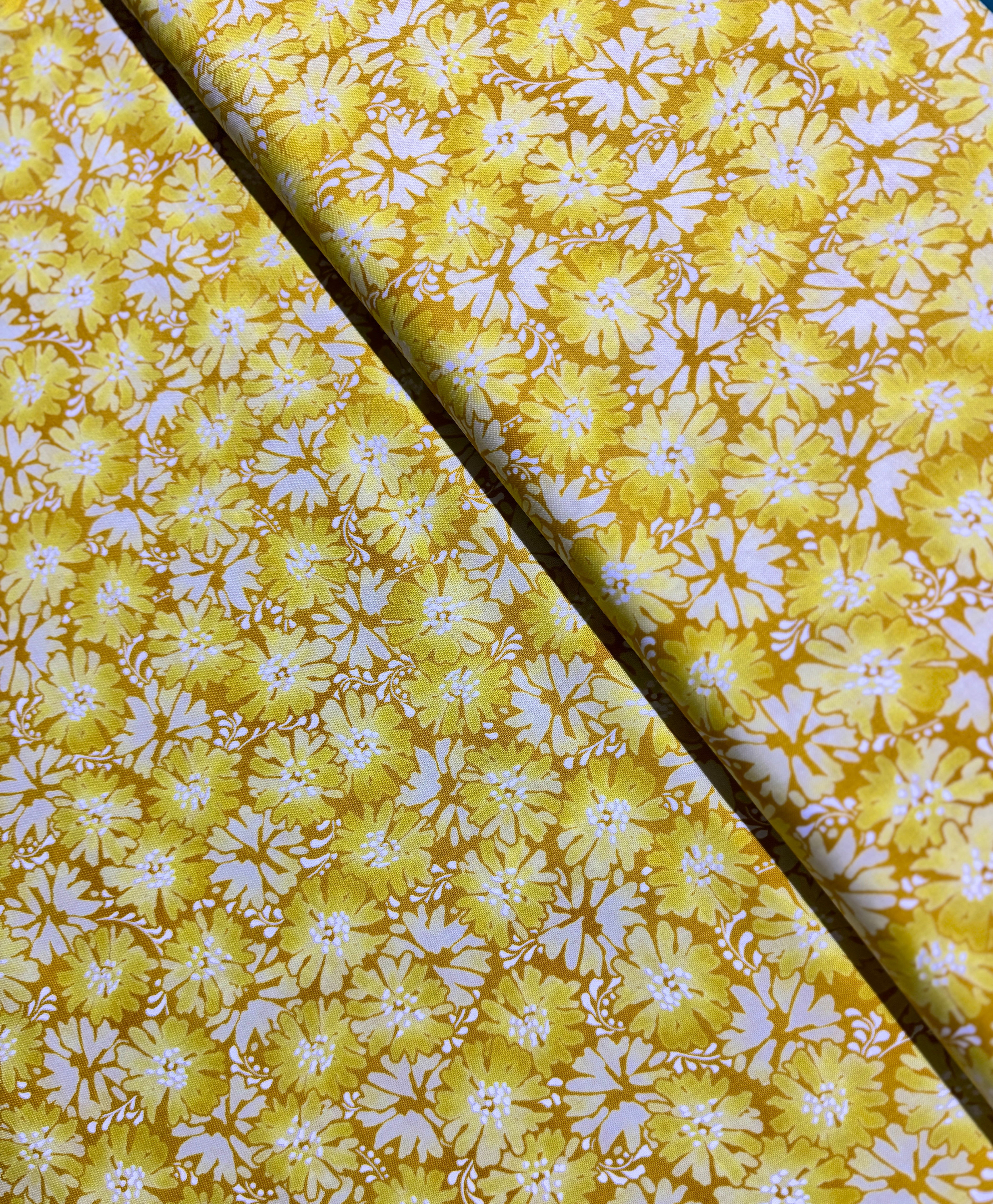 Daisy Blue - Graceful Garden Daffodil Yardage