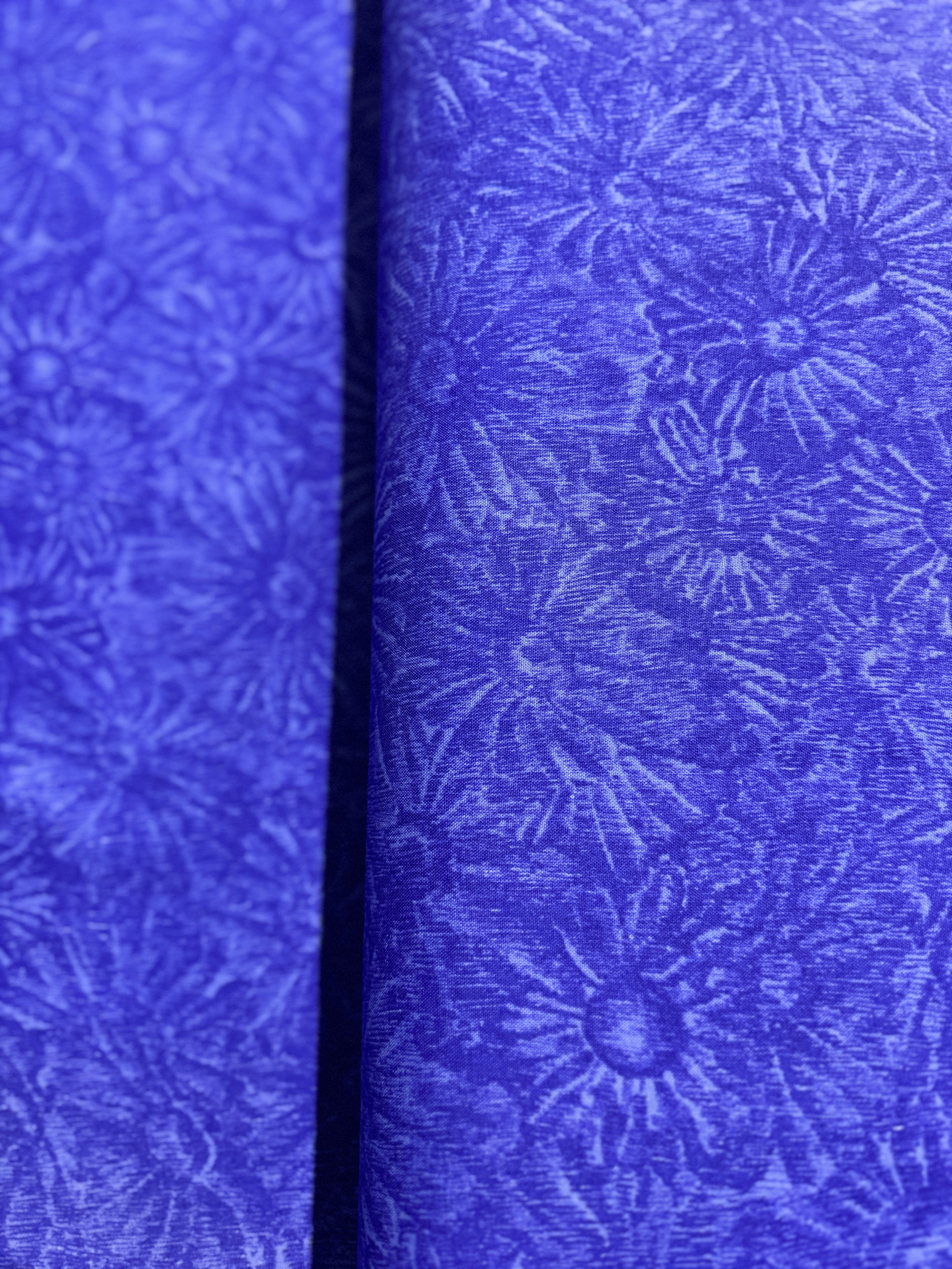 Andalucia - Daisies Periwinkle Yardage