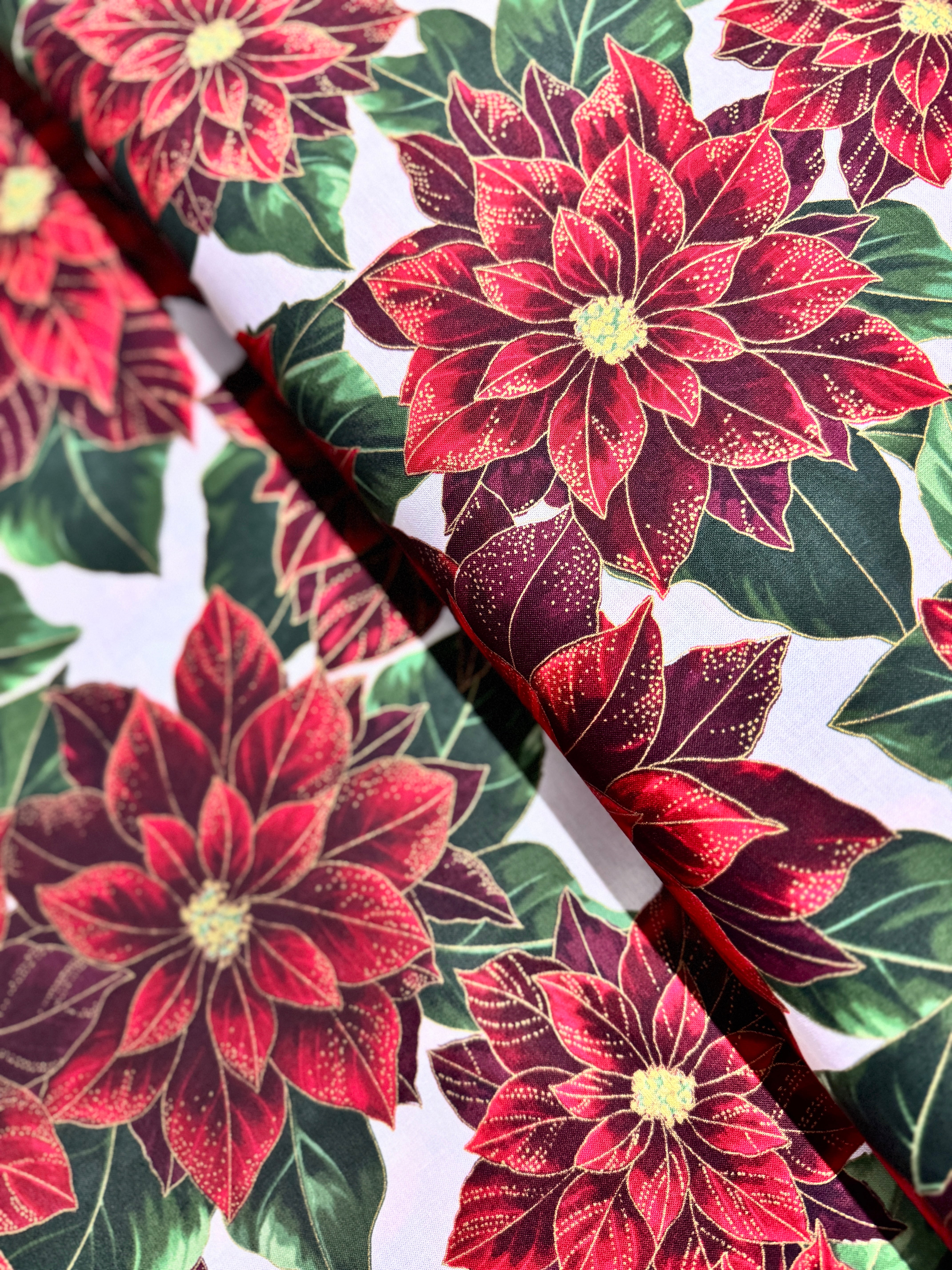 Holiday Wishes - Poinsettia Natural/Gold Metallic Yardage