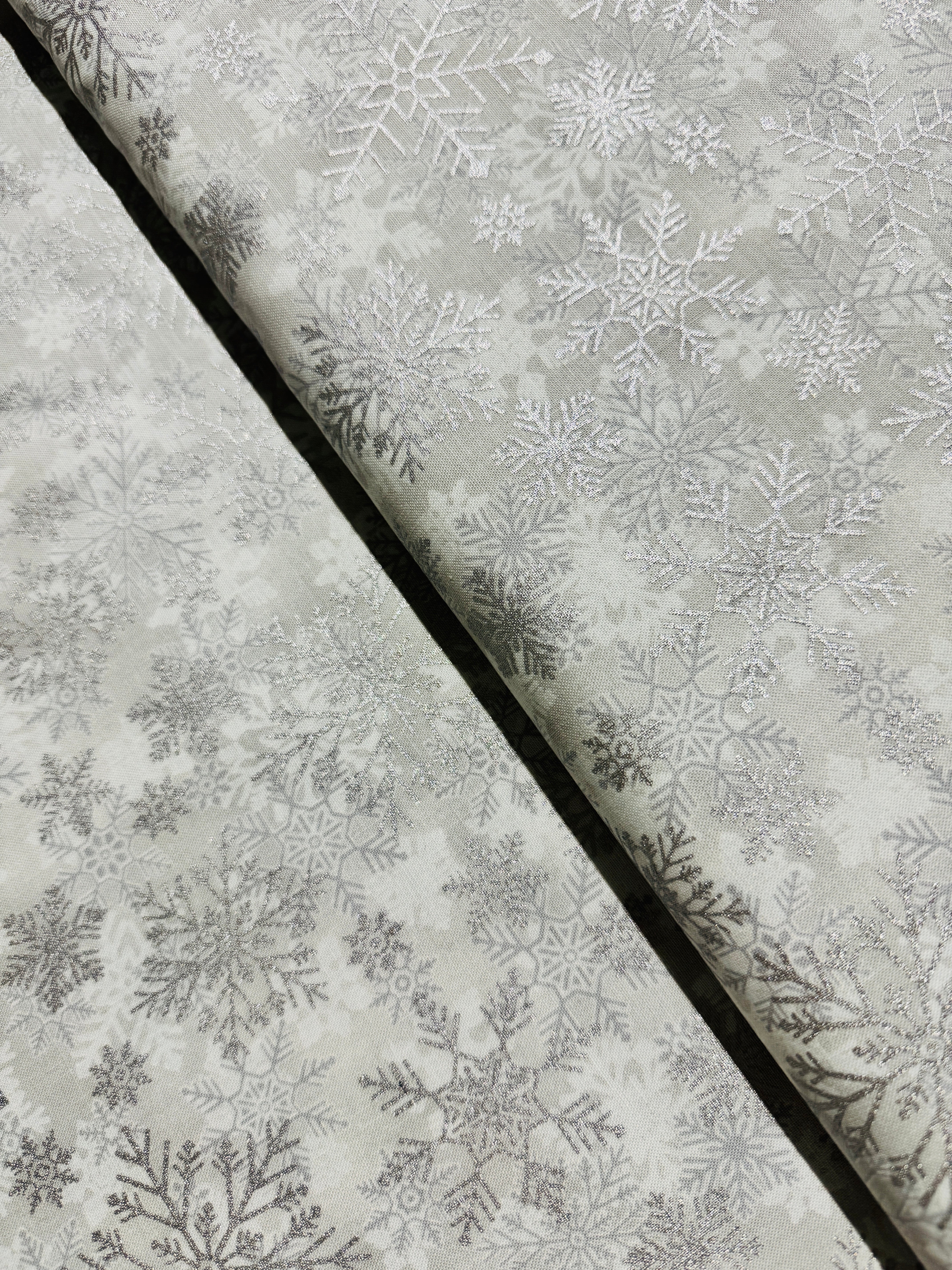 Winter's Eve - Snowflakes Frost/Silver Metallic Yardage